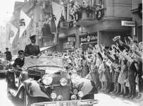 Adolf Hitler à Bonn en 1938 - Bundesarchiv, Bild 183-H12704 / CC-BY-SA 3.0 Adolf Hitler à Bonn en 1938 - Bundesarchiv, Bild 183-H12704 / CC-BY-SA 3.0